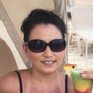 Meet your Posher, Elzabeth